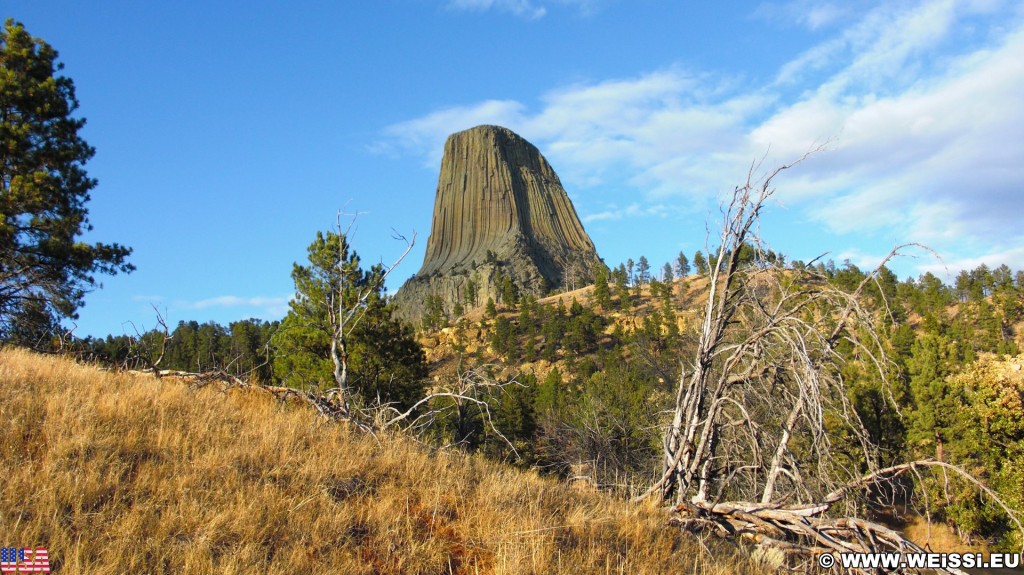 Devils Tower National Monument. - Sehenswürdigkeit, Berg, Monolith, Devils Tower, Devils Tower National Monument, Wyoming, Attraktion, Teufelsturm, Vulkangestein - (Devils Tower, Wyoming, Vereinigte Staaten)