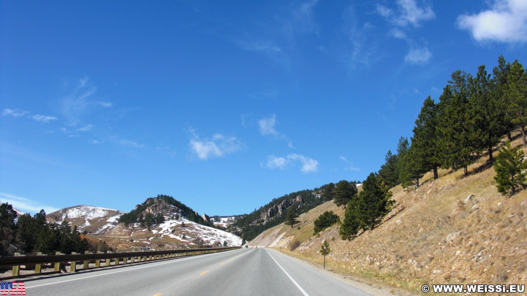 On the Road. On the Road - Bighorn Mountains - US Route 16. - Strasse, Bighorn Mountains, US Route 16 - (Buffalo, Wyoming, Vereinigte Staaten)