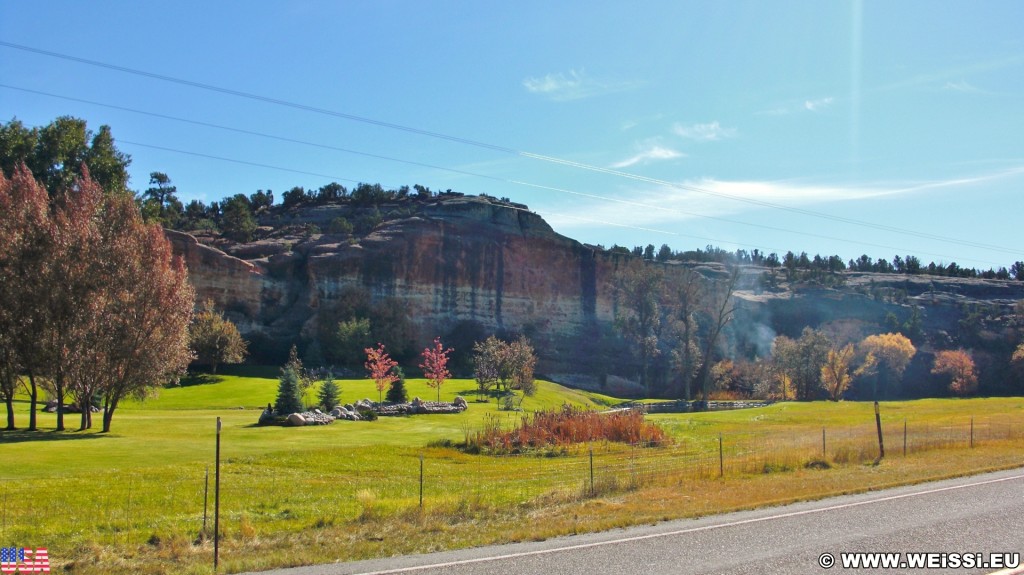 On the Road. Ten Sleep - On the Road. - Strasse, US Route 16, Bighorn Basin - (Ten Sleep, Wyoming, Vereinigte Staaten)