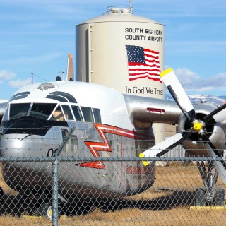 Airport Museum. C-119 Flying Boxcar - Museum of Flight, Greybull. - Flugzeuge, Bighorn Basin, Transportflugzeug, Propeller, Flugzeugmuseum, Silo, Tank, C-119 Flying Boxcar Tanker 06, Royal Canadian Air Force, Museum - (Greybull, Wyoming, Vereinigte Staaten)