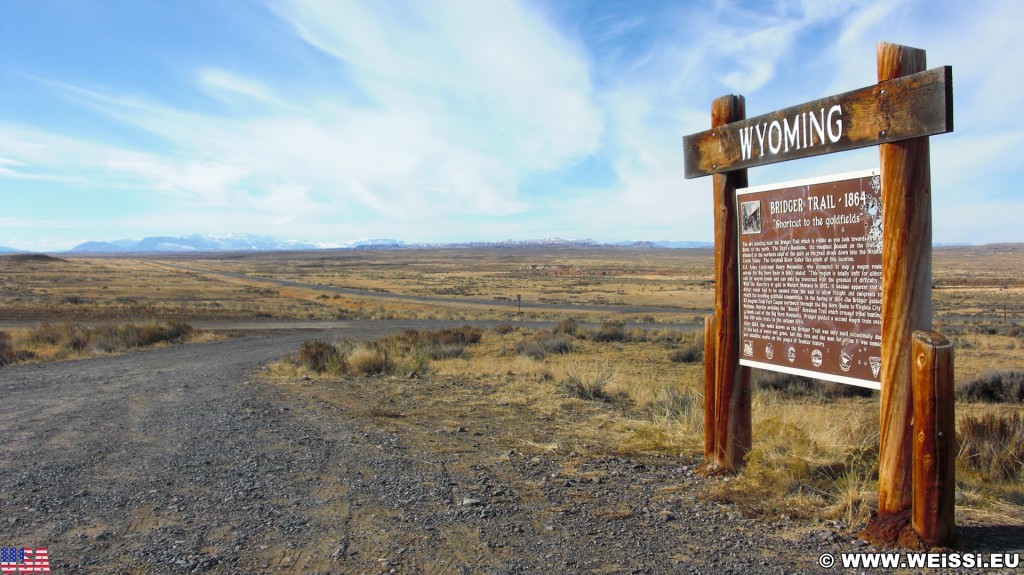 On the Road. Shortcut to the Goldfields - Bridger Trail - Greybull Hwy. - Schild, Landschaft, Tafel, Ankünder, Weg, US Route 16, Bighorn Basin, Greybull Hwy, US Route 20, Marker, Shortcut to the Goldfields, Bridger Trail - (Burlington, Wyoming, Vereinigte Staaten)