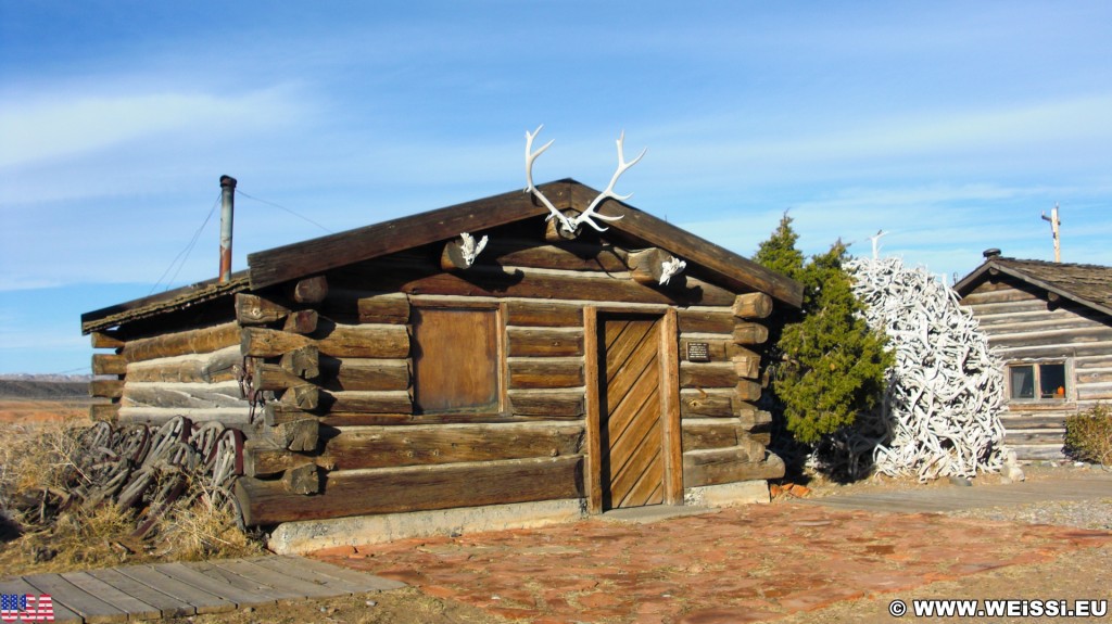 Old Trail Town. Old Trail Town - Museum of the Old West. - Gebäude, Holzhaus, Holzhütte, Wild West, Old Trail Town, Museum of the Old West, Wilder Westen, Geweih - (Cody, Wyoming, Vereinigte Staaten)