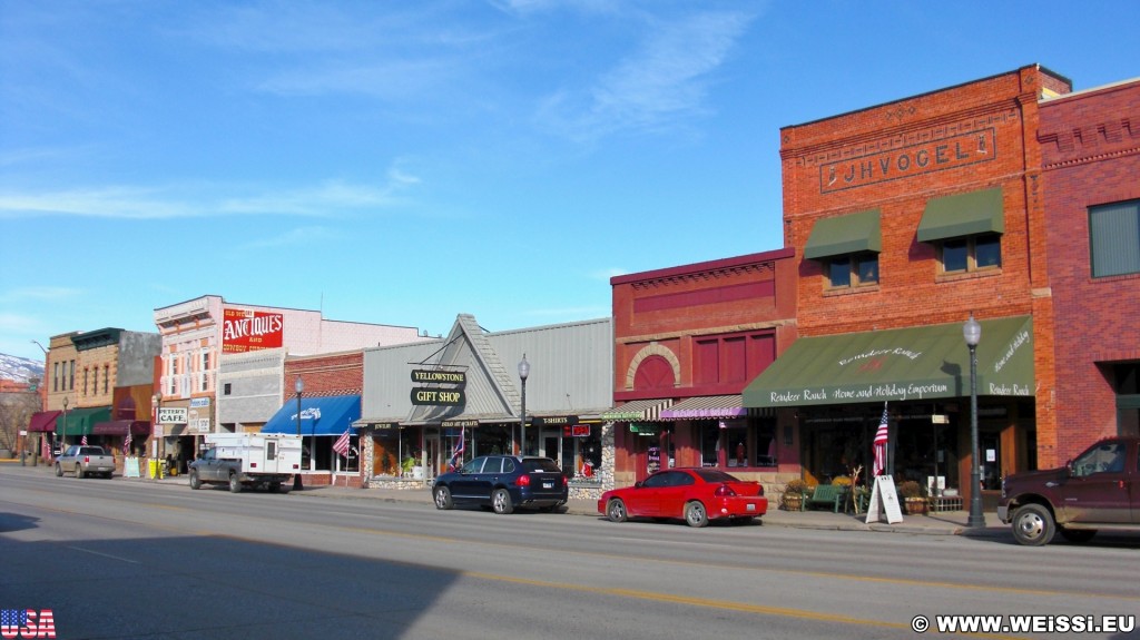 Main Street Cody. Main Street - Cody. - Gebäude, Häuser, Haus, Sheridan Ave, Main Street, Peter's Cafe & Bakery, Herself Boutique, Proud Cut Saloon, All That Glitters, Open Range Images, Fine Art Photography Gallery - (Cody, Wyoming, Vereinigte Staaten)