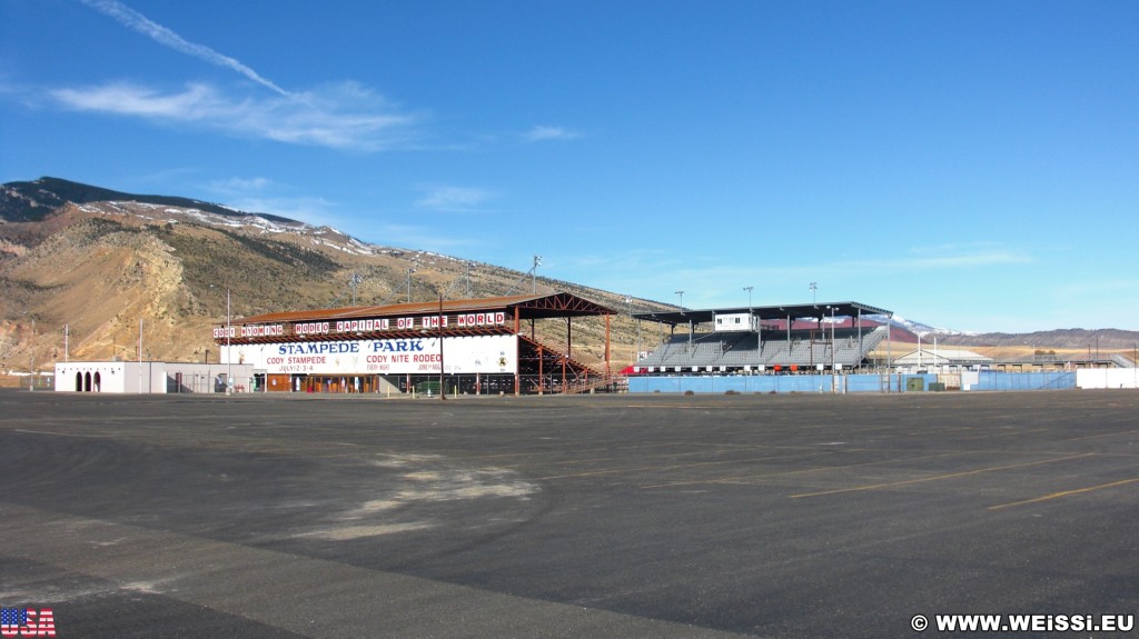 Cody Nite Rodeo. Cody - Rodeo Capital of the World. - Gebäude, Cody Nite Rodeo, Stadion, Arena, Tribüne - (Cody, Wyoming, Vereinigte Staaten)