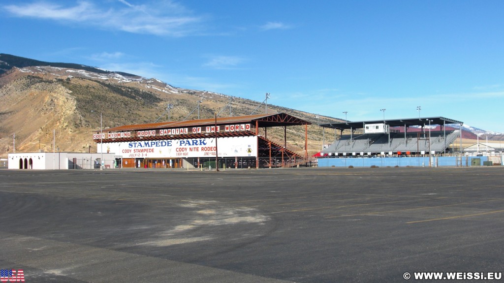 Cody Nite Rodeo. Cody - Rodeo Capital of the World. - Gebäude, Cody Nite Rodeo, Stadion, Arena, Tribüne - (Cody, Wyoming, Vereinigte Staaten)