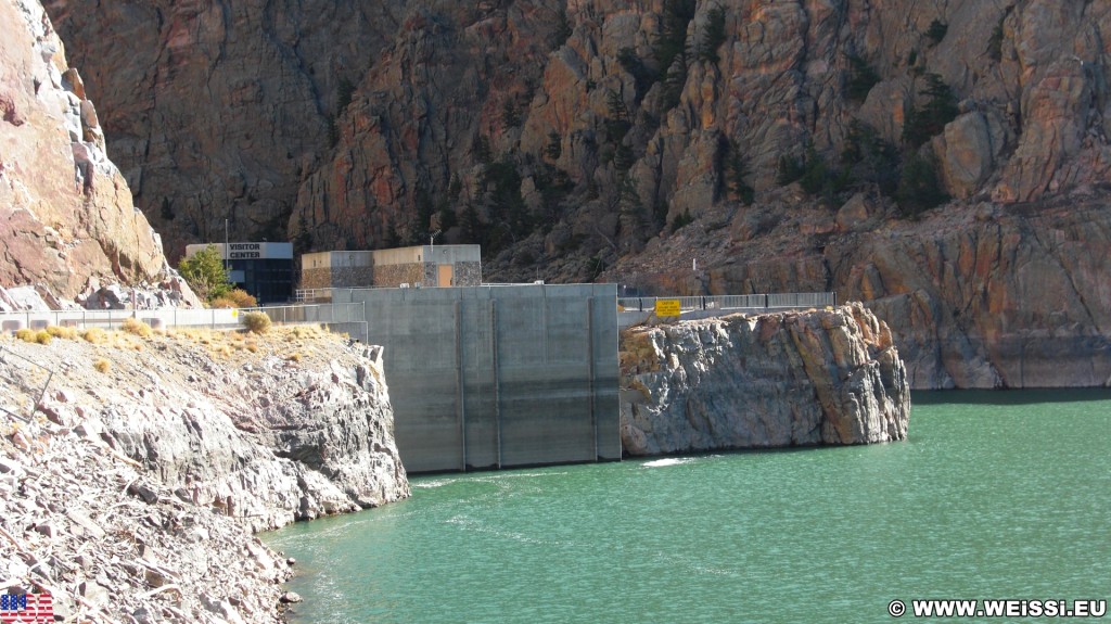 Buffalo Bill Dam. - Felsformation, Felswand, Dam, Staumauer, Stausee, Buffalo Bill State Park, Buffalo Bill Dam, Buffalo Bill Reservoir - (Cody, Wyoming, Vereinigte Staaten)