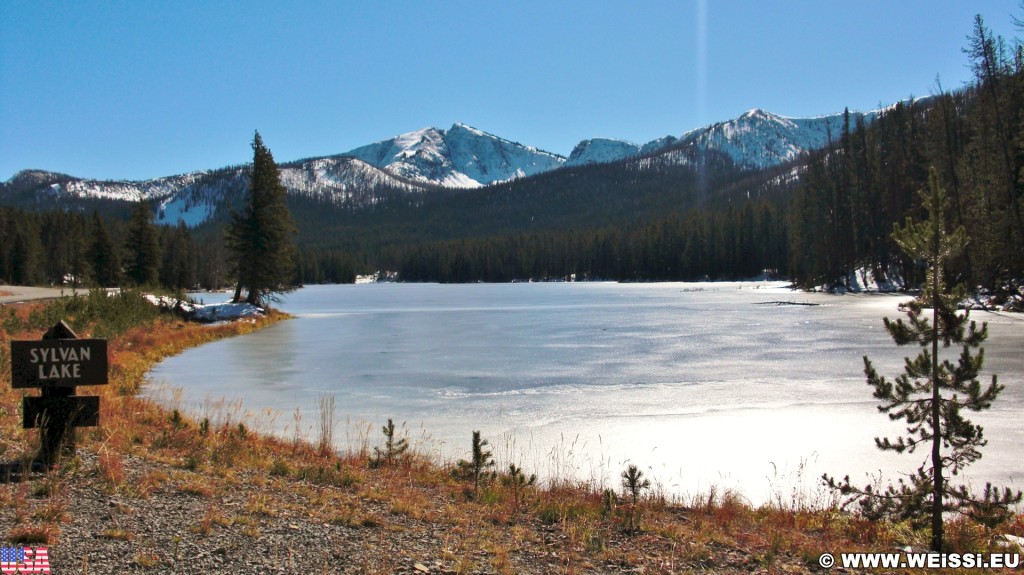 Sylvan Lake- Yellowstone-Nationalpark. - Landschaft, Bäume, See, Gebirgssee, Wasser, Berge, Sylvan Lake, Sylvan Pass - (Pahaska Tepee, Yellowstone National Park, Wyoming, Vereinigte Staaten)