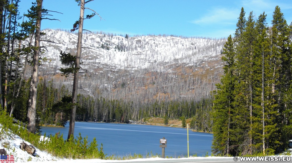 Sylvan Lake- Yellowstone-Nationalpark. - Landschaft, Bäume, See, Gebirgssee, Wasser, Berge, Sylvan Lake, Sylvan Pass - (Pahaska Tepee, Yellowstone National Park, Wyoming, Vereinigte Staaten)