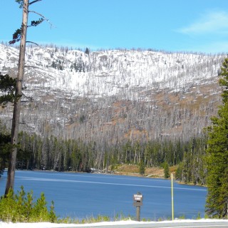 Sylvan Lake- Yellowstone-Nationalpark. - Landschaft, Bäume, See, Gebirgssee, Wasser, Berge, Sylvan Lake, Sylvan Pass - (Pahaska Tepee, Yellowstone National Park, Wyoming, Vereinigte Staaten)