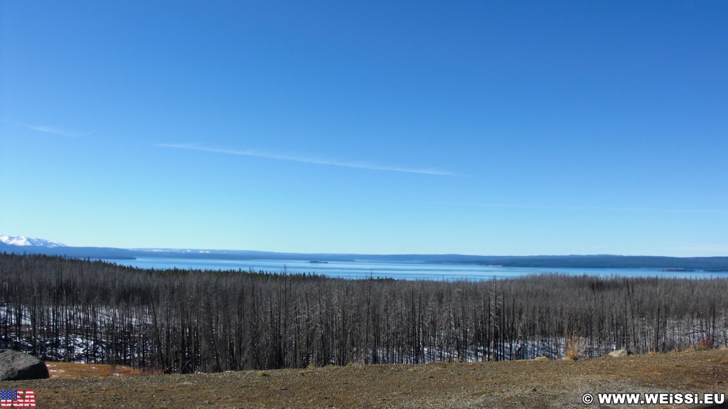 Lake Butte Overlook - Yellowstone-Nationalpark. - Bäume, See, Aussichtspunkt, Wasser, Lake Butte Overlook, Yellowstone Lake - (Lake, Yellowstone National Park, Wyoming, Vereinigte Staaten)