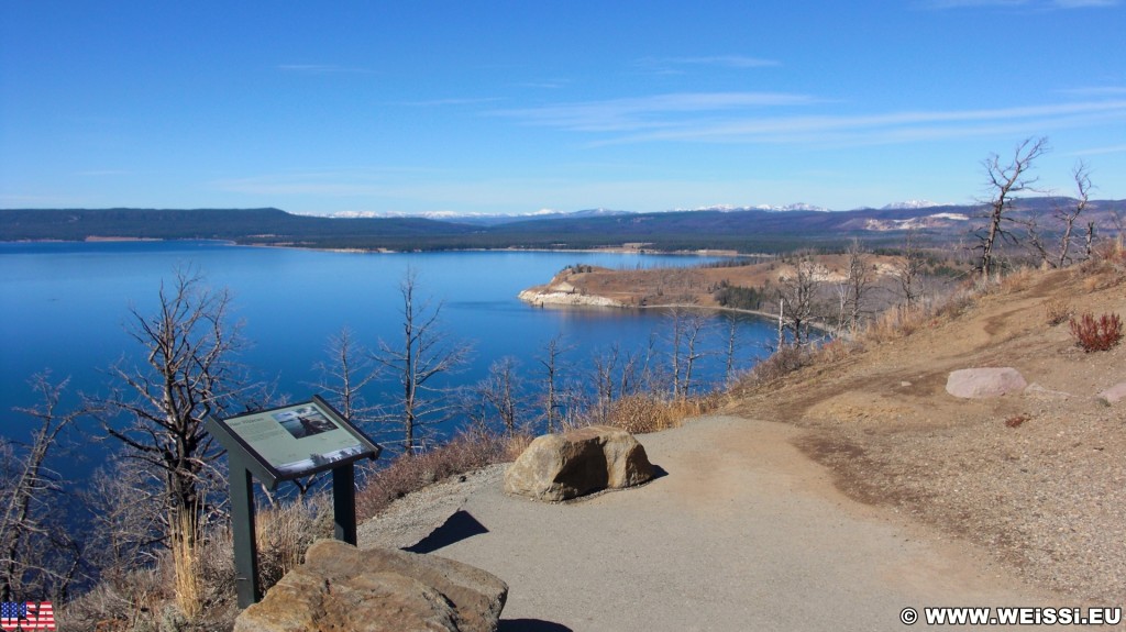 Lake Butte Overlook - Yellowstone-Nationalpark. - Schild, Tafel, See, Aussichtspunkt, Stein, Wasser, Beschilderung, Lake Butte Overlook, Yellowstone Lake - (Lake, Yellowstone National Park, Wyoming, Vereinigte Staaten)