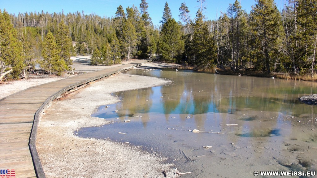 Yellowstone-Nationalpark. Back Basin - Norris Geyser Basin - Yellowstone-Nationalpark. - Holzsteg, Norris Geyser Basin, Boardwalk, Back Basin - (Canyon Junction, Yellowstone National Park, Wyoming, Vereinigte Staaten)