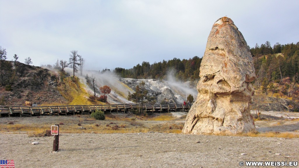 Yellowstone-Nationalpark. Liberty Cap - Mammoth Hot Springs - Yellowstone-Nationalpark. - Felsen, Lower Terraces, Mammoth Hot Springs, Liberty Cap, Thermalquelle, versiegt, Cone, Felsnadel - (Mammoth, Yellowstone National Park, Wyoming, Vereinigte Staaten)