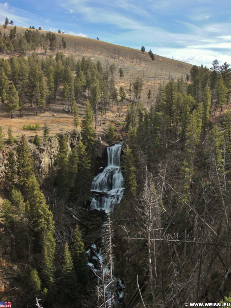 Yellowstone-Nationalpark. Undine Falls - Yellowstone-Nationalpark. - Bäume, Wasserfall, Wasser, Mammoth Hot Springs, Undine Falls - (Mammoth, Yellowstone National Park, Wyoming, Vereinigte Staaten)