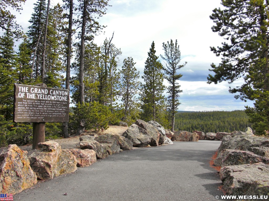 Yellowstone-Nationalpark. Grand Canyon of the Yellowstone, Zugang zum Grand View Point am North Rim - Yellowstone-Nationalpark. - Schild, Tafel, Steine, Grand View Point, North Rim Drive, Canyon Village, Grand Canyon of the Yellowstone - (Canyon Village, Yellowstone National Park, Wyoming, Vereinigte Staaten)