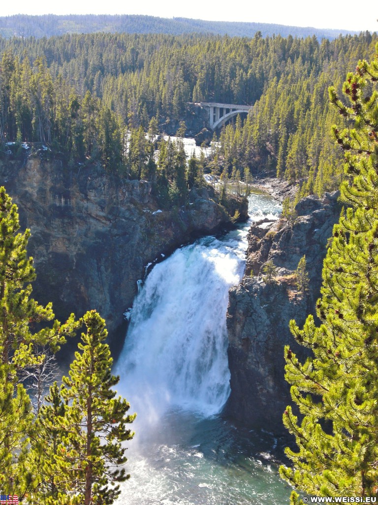 Yellowstone-Nationalpark. Grand Canyon of the Yellowstone, Upper Falls vom Upper Falls Viewpoint am South Rim - Yellowstone-Nationalpark. - Wasserfall, Yellowstone River, Upper Falls, Canyon Village, Grand Canyon of the Yellowstone, South Rim Drive, South Rim, Upper Falls View Point - (Canyon Village, Yellowstone National Park, Wyoming, Vereinigte Staaten)