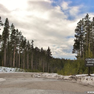 Yellowstone-Nationalpark. Continental Divide - Yellowstone-Nationalpark. - Kontinentale Wasserscheide, Continental Divide, Old Faithful - (West Thumb, Yellowstone National Park, Wyoming, Vereinigte Staaten)
