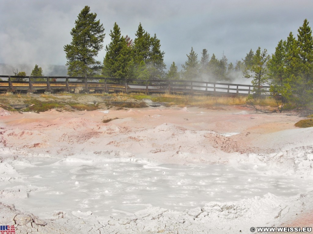 Yellowstone-Nationalpark. Fontain Paint Pot am Fountain Paint Pot Nature Trail im Lower Geyser Basin. - Lower Geyser Basin, Fountain Paint Pot Nature Trail, Fountain Group, Fountain Paint Pot - (West Thumb, Yellowstone National Park, Wyoming, Vereinigte Staaten)