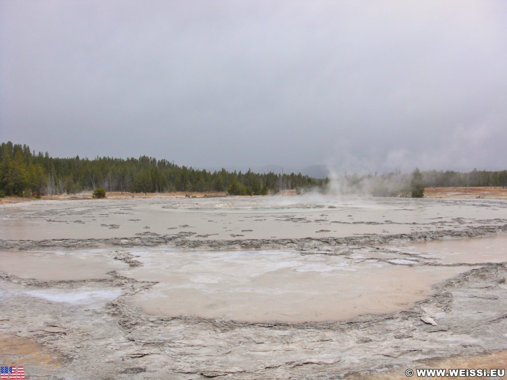 Yellowstone-Nationalpark. Great Fountain Geyser am Firehole Lake Drive im Lower Geyser Basin. - Lower Geyser Basin, Firehole Lake Drive, Great Fountain Group - (West Thumb, Yellowstone National Park, Wyoming, Vereinigte Staaten)