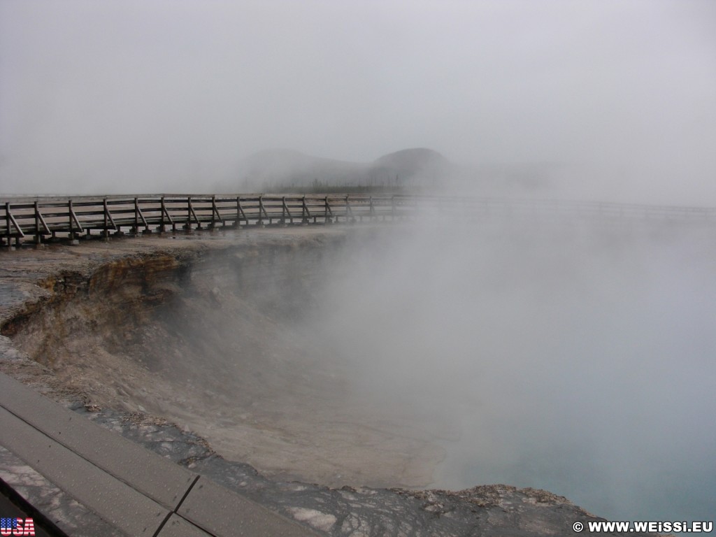 Yellowstone-Nationalpark. Excelsior Geyser im Midway Geyser Basin. - Thermalquelle, Excelsior Geyser, Excelsior Geyser Crater, Midway Geyser Basin - (Riverside, Yellowstone National Park, Wyoming, Vereinigte Staaten)