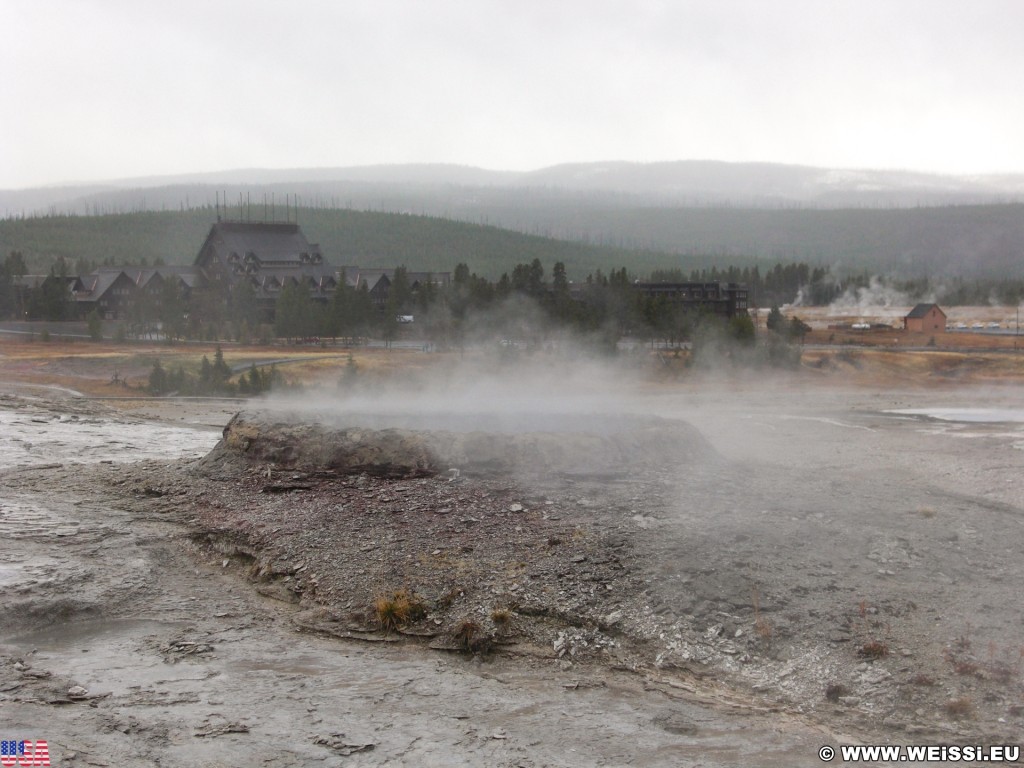 Yellowstone-Nationalpark. Model Geyser in der Old Faithful Area - South Section. - Upper Geyser Basin, Old Faithful Area, South Section, Upper Geyser Basin South Section, Geyser Hill, Lion Geyser, Lion Geyser Group, Model Geyser - (Three River Junction, Yellowstone National Park, Wyoming, Vereinigte Staaten)