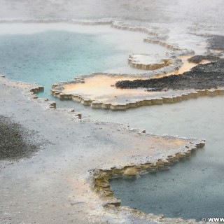 Yellowstone-Nationalpark. Doublet Pool in der Old Faithful Area - South Section. - Thermalquelle, Upper Geyser Basin, Old Faithful Area, South Section, Upper Geyser Basin South Section, Geyser Hill, Lion Geyser, Lion Geyser Group, Doublet Pool - (Three River Junction, Yellowstone National Park, Wyoming, Vereinigte Staaten)