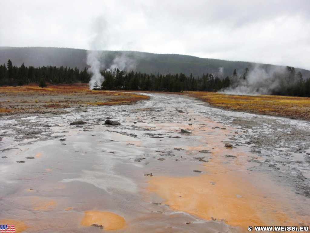 Yellowstone-Nationalpark. Grand Group, Old Faithful Area - South Section. - Upper Geyser Basin, Old Faithful Area, South Section, Upper Geyser Basin South Section - (Three River Junction, Yellowstone National Park, Wyoming, Vereinigte Staaten)