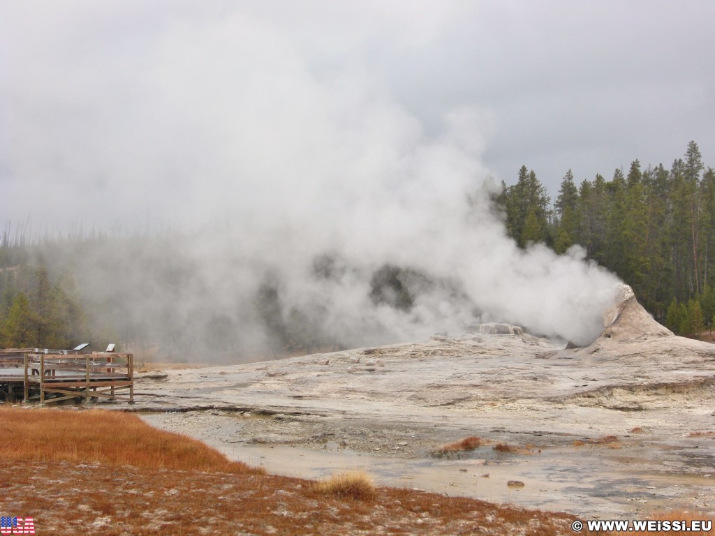 Yellowstone-Nationalpark. Giant Geyser in der Old Faithful Area - South Section. - Upper Geyser Basin, Old Faithful Area, South Section, Upper Geyser Basin South Section, Giant Geyser, Giant Group - (Three River Junction, Yellowstone National Park, Wyoming, Vereinigte Staaten)