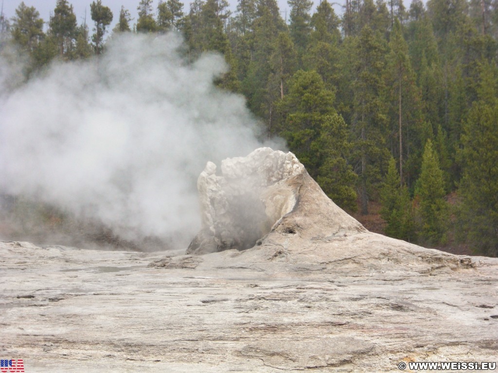 Yellowstone-Nationalpark. Giant Geyser in der Old Faithful Area - South Section. - Upper Geyser Basin, Old Faithful Area, South Section, Upper Geyser Basin South Section, Giant Geyser, Giant Group - (Three River Junction, Yellowstone National Park, Wyoming, Vereinigte Staaten)