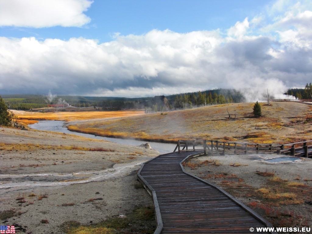 Yellowstone-Nationalpark. Old Faithful Area - North Section, Blick Richtugn South Section. - Upper Geyser Basin, Old Faithful Area, South Section, Upper Geyser Basin South Section - (Three River Junction, Yellowstone National Park, Wyoming, Vereinigte Staaten)