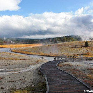 Yellowstone-Nationalpark. Old Faithful Area - North Section, Blick Richtugn South Section. - Upper Geyser Basin, Old Faithful Area, South Section, Upper Geyser Basin South Section - (Three River Junction, Yellowstone National Park, Wyoming, Vereinigte Staaten)