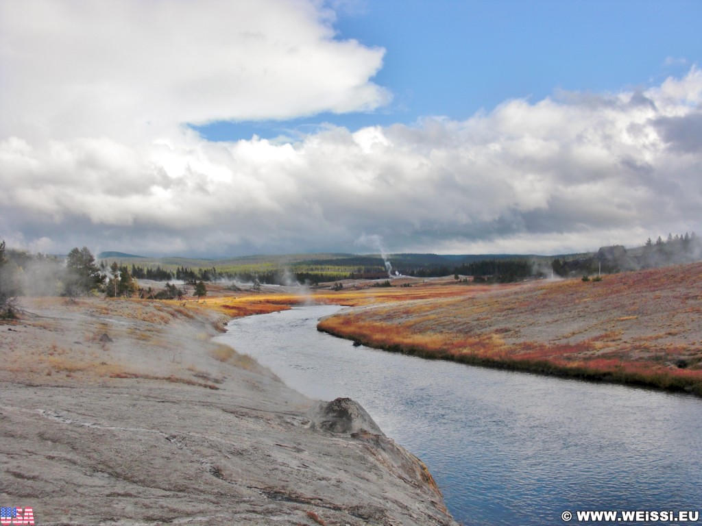 Yellowstone-Nationalpark. Old Faithful Area - North Section, Blick Richtugn South Section. - Upper Geyser Basin, Old Faithful Area, South Section, Upper Geyser Basin South Section - (Three River Junction, Yellowstone National Park, Wyoming, Vereinigte Staaten)