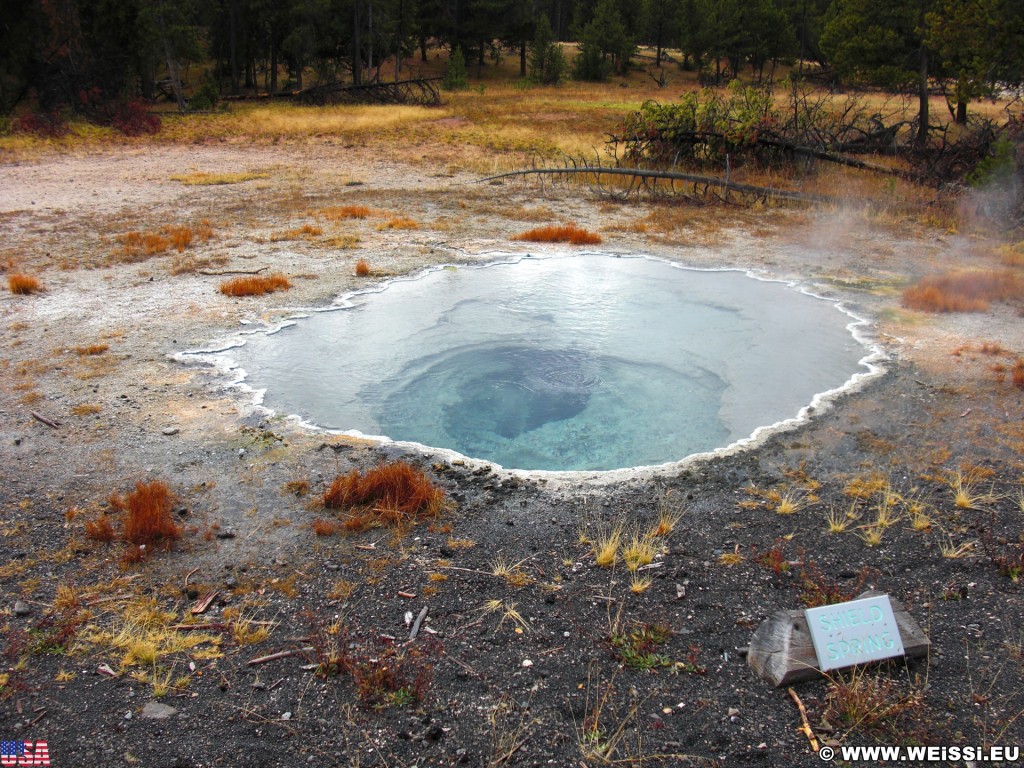 Yellowstone-Nationalpark. Shield Spring in der Old Faithful Area - South Section. - Upper Geyser Basin, Old Faithful Area, South Section, Upper Geyser Basin South Section, Castle Group, Shield Spring - (Three River Junction, Yellowstone National Park, Wyoming, Vereinigte Staaten)