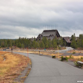 Yellowstone-Nationalpark. - Gebäude, Hotel, Upper Geyser Basin, Old Faithful Area, South Section, Upper Geyser Basin South Section, Old Faithful Inn - (Three River Junction, Yellowstone National Park, Wyoming, Vereinigte Staaten)