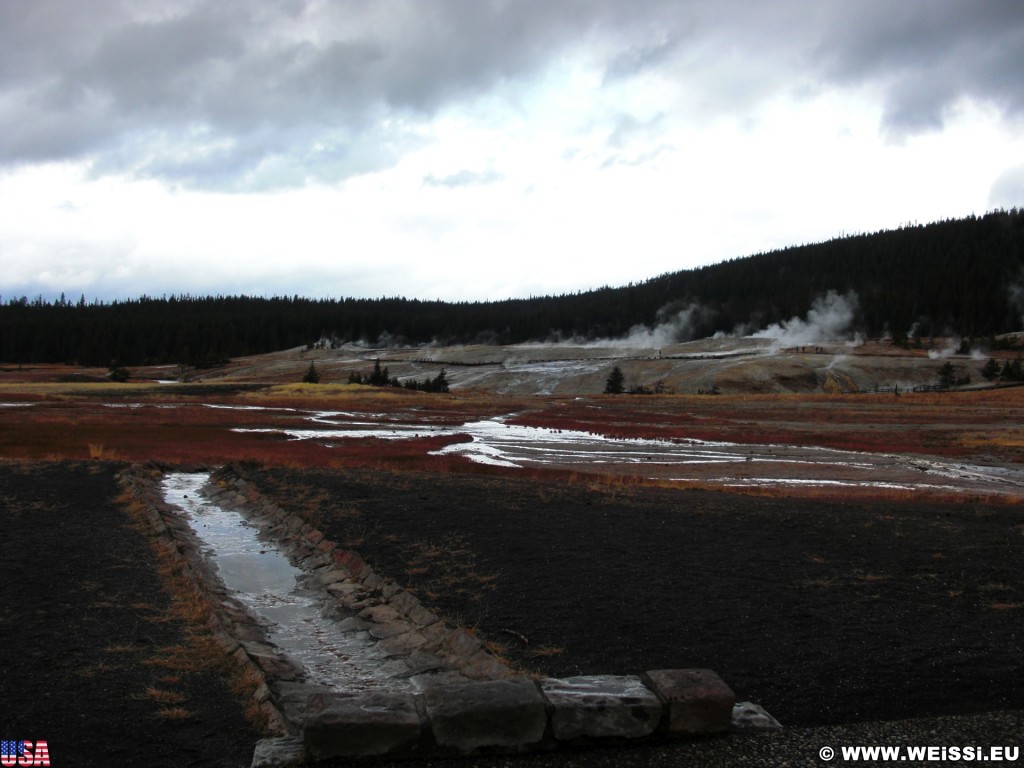 Yellowstone-Nationalpark. Old Faithful Area - South Section. - Upper Geyser Basin, Old Faithful Area, South Section, Upper Geyser Basin South Section - (Three River Junction, Yellowstone National Park, Wyoming, Vereinigte Staaten)