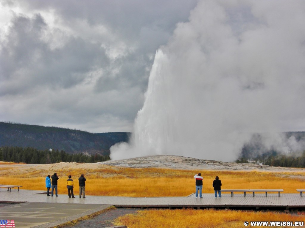 Yellowstone-Nationalpark. Old Faithful in der Old Faithful Area - South Section. - Upper Geyser Basin, Old Faithful Area, South Section, Upper Geyser Basin South Section - (Three River Junction, Yellowstone National Park, Wyoming, Vereinigte Staaten)