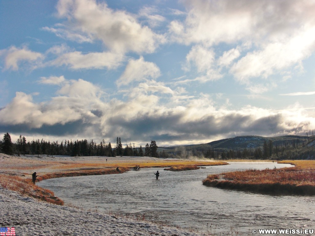 Yellowstone-Nationalpark. Fishermen am Madison River. - Fluss, Fischer, Madison River, West Entrance - (Riverside, Moran, Wyoming, Vereinigte Staaten)