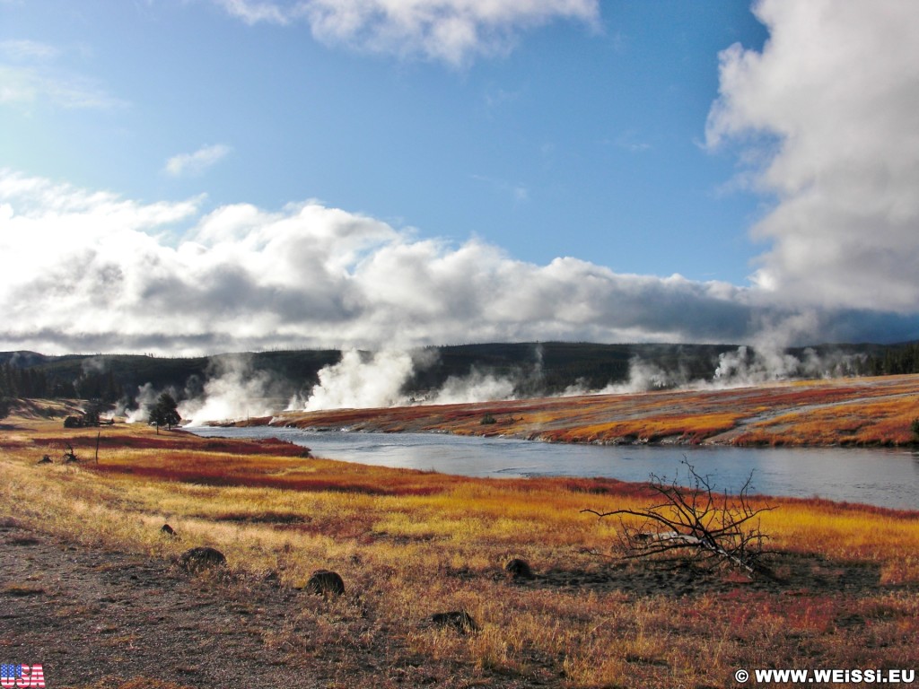 Yellowstone-Nationalpark. On the Road - Firehole River. - Landschaft, Fluss, Firehole River, Dampf - (West Thumb, Moran, Wyoming, Vereinigte Staaten)