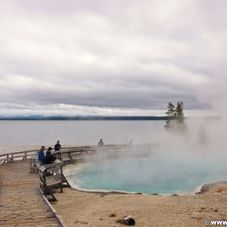 Yellowstone-Nationalpark. Black Pool im West Thumb Geyser Basin. - West Thumb Geyser Basin, Black Pool - (West Thumb, Yellowstone National Park, Wyoming, Vereinigte Staaten)