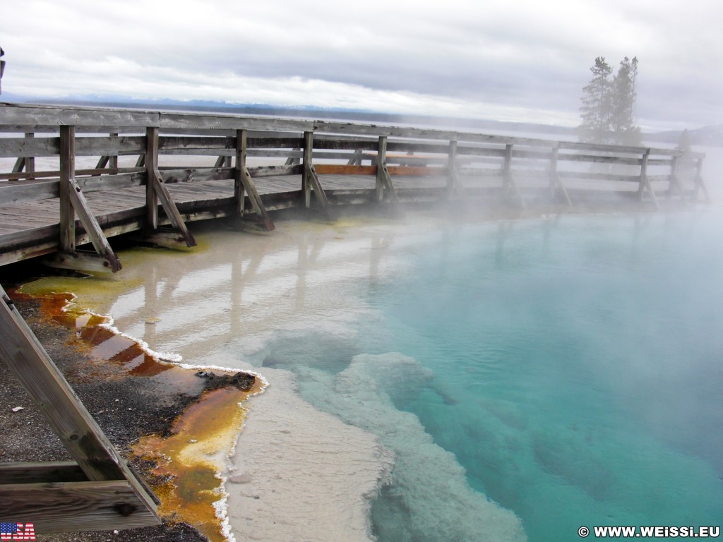 Yellowstone-Nationalpark. Black Pool im West Thumb Geyser Basin. - West Thumb Geyser Basin, Black Pool - (West Thumb, Yellowstone National Park, Wyoming, Vereinigte Staaten)
