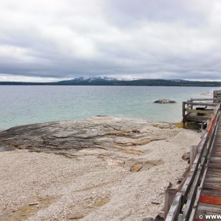 Yellowstone-Nationalpark. Fishing Cone im West Thumb Geyser Basin. - West Thumb Geyser Basin, Fishing Cone - (West Thumb, Yellowstone National Park, Wyoming, Vereinigte Staaten)