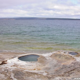 Yellowstone-Nationalpark. Lakeside Spring im West Thumb Geyser Basin. - West Thumb Geyser Basin, Lakeside Spring - (West Thumb, Yellowstone National Park, Wyoming, Vereinigte Staaten)
