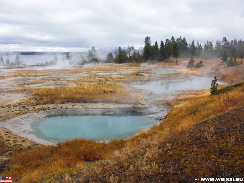 Yellowstone-Nationalpark. West Thumb Geyser Basin. - West Thumb Geyser Basin - (West Thumb, Yellowstone National Park, Wyoming, Vereinigte Staaten)