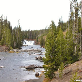 Yellowstone-Nationalpark. Luis Falls am Südeingang. - Südeingang, Wasserfall, Fluss, Wasser, Luis Falls, Luis River - (West Thumb, Moran, Wyoming, Vereinigte Staaten)