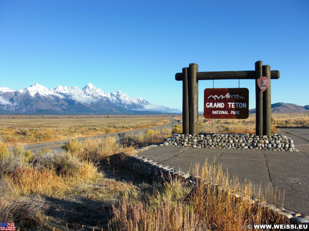 Grand-Teton-Nationalpark. Blick auf die Gebirgskette der Tetons vom South Boundary Turnout.. - Schild, Tafel, Einfahrtsschild, Panorama, Berg, Wegweiser, Bergkette - (Jackson, Wyoming, Vereinigte Staaten)