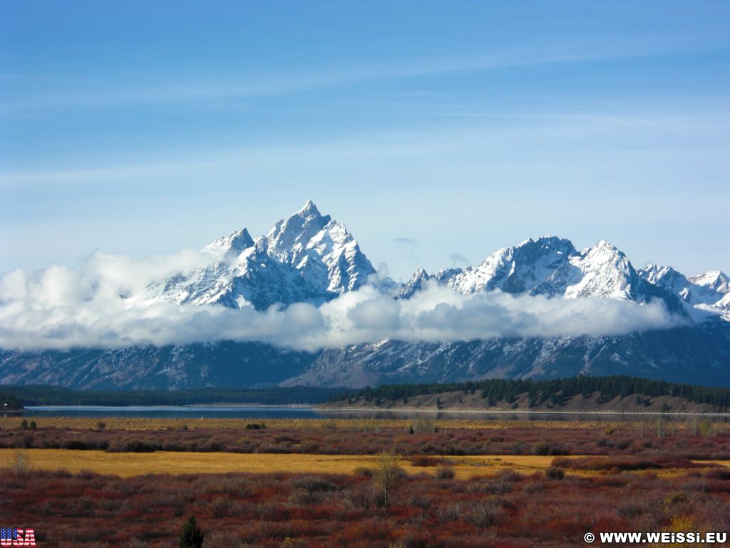 Grand-Teton-Nationalpark. Blick auf die Gebirgskette der Tetons. - Landschaft, Panorama, See, Berg, Bergkette, Grand Teton, Grand-Teton-Nationalpark, Nationalpark, Gebirge, Gebirgskette, Bergsee, Jackson Lake - (Moran, Wyoming, Vereinigte Staaten)