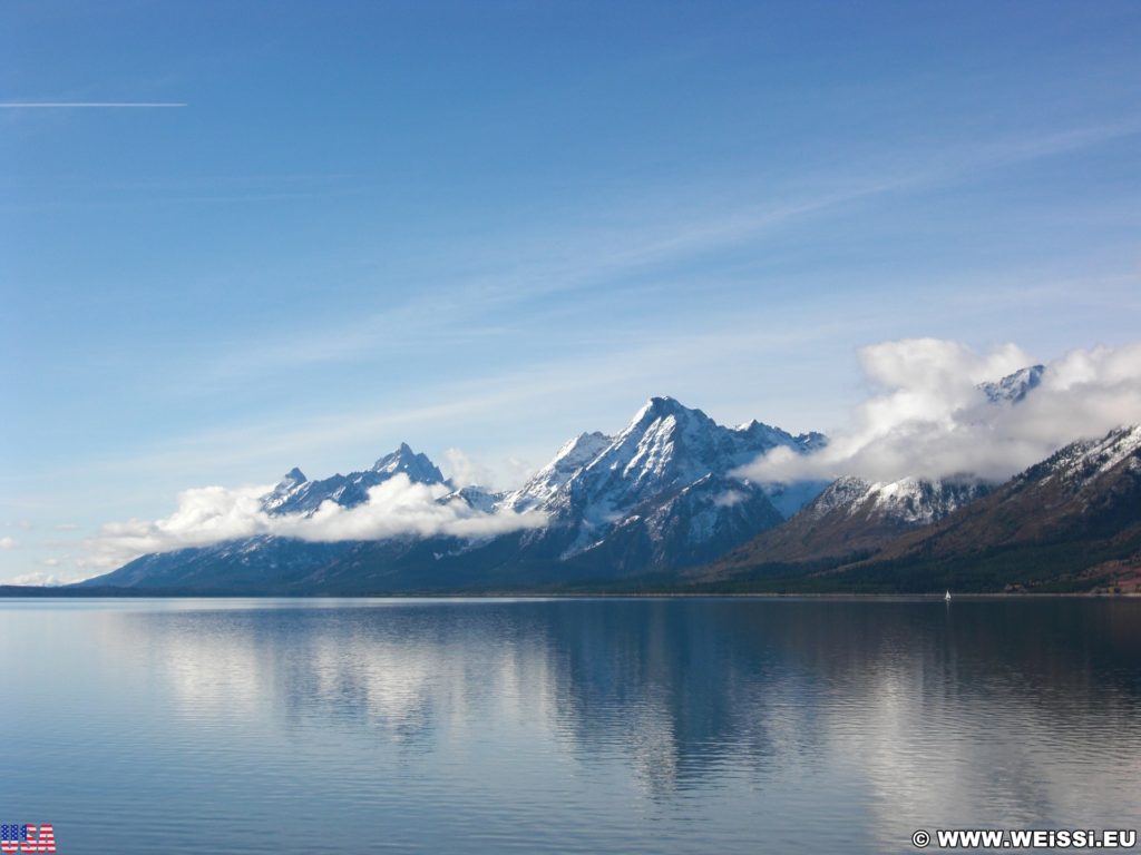 Grand-Teton-Nationalpark. Blick auf die Gebirgskette der Tetons. - Landschaft, Panorama, See, Berg, Bergkette, Grand Teton, Grand-Teton-Nationalpark, Nationalpark, Gebirge, Gebirgskette, Bergsee, Jackson Lake - (Colter Bay Village, Moran, Wyoming, Vereinigte Staaten)