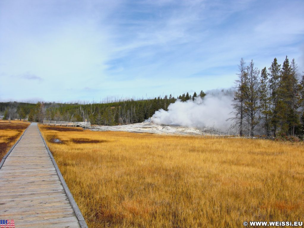 Yellowstone-Nationalpark. Giant Geyser in der Old Faithful Area - Upper Geyser Basin North Section. - Old Faithful Area, Giant Geyser, Upper Geyser Basin North Section - (Three River Junction, Yellowstone National Park, Wyoming, Vereinigte Staaten)