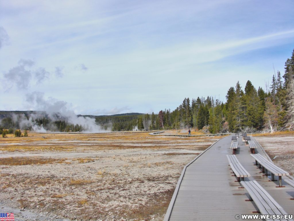 Yellowstone-Nationalpark. Old Faithful Area - Upper Geyser Basin South Section. - Old Faithful Area, Upper Geyser Basin South Section - (Three River Junction, Yellowstone National Park, Wyoming, Vereinigte Staaten)