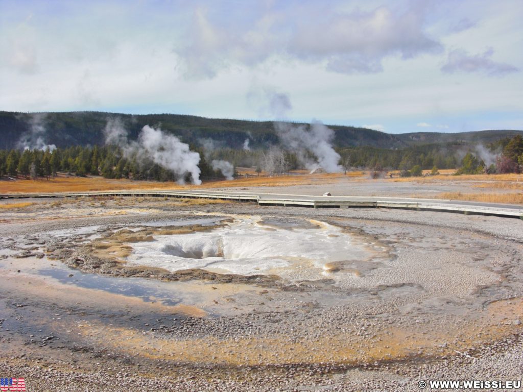 Yellowstone-Nationalpark. Sawmill Geyser in der Old Faithful Area - Upper Geyser Basin South Section. - Old Faithful Area, Upper Geyser Basin South Section, Sawmill Geyser - (Three River Junction, Yellowstone National Park, Wyoming, Vereinigte Staaten)